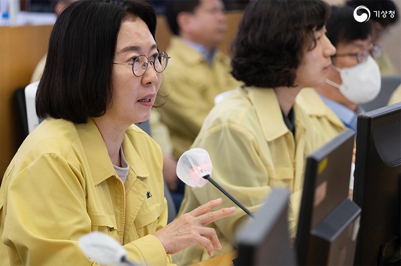 이미선 기상청장이 겨울철 방재기상업무에 대한 당부사항을 전달하는 모습