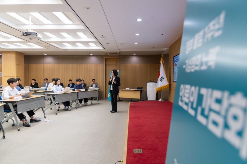 기자 간담회에 참석한 이미선 기상청장와 출입기자들의 모습1