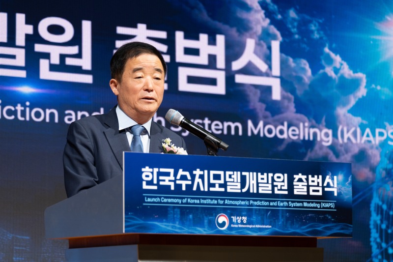축사하는 강득구 국회의원의 모습